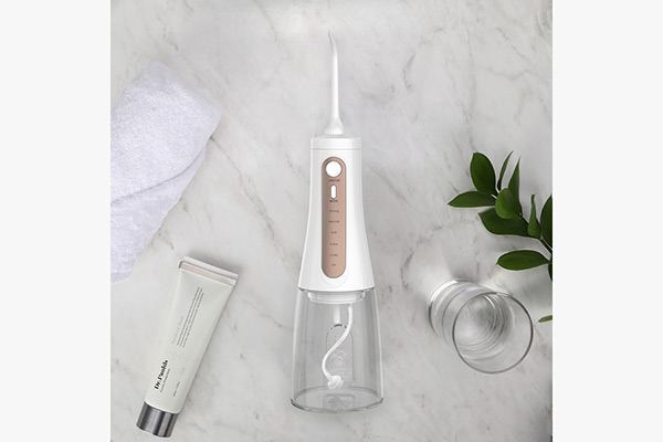 How to Clean Your Teeth At Home Cómo limpiarse los dientes en casa